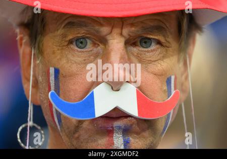 09 lug 2024 - Spagna contro Francia - Campionati europei UEFA 2024 - semifinale - Monaco di Baviera. Un tifoso francese durante la semifinale contro la Spagna. Foto : Mark Pain / Alamy Live News Foto Stock