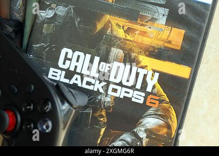 KIEV, UCRAINA - 26 GIUGNO 2024 Call of Duty Black Ops 6 PS5 videogioco Disc box per console di gioco. Primo piano su un disco di videogiochi molto popolare Foto Stock