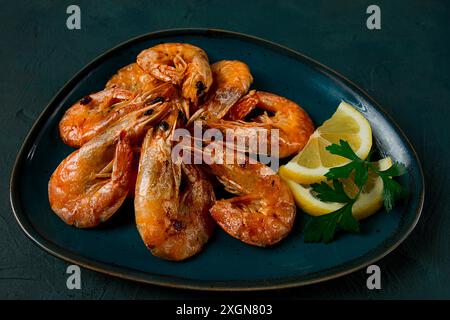 Fritto con spezie, gamberi reali, senza dividere, vista dall'alto, messa a fuoco selettiva, pesce, gamberi, niente gente Foto Stock