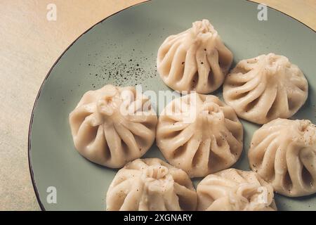 Piatto tradizionale georgiano, Khinkali, Kalakuri, vista dall'alto, stile rustico, niente persone Foto Stock