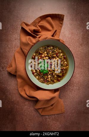 Zuppa di fagioli, cucina tradizionale messicana, zuppa di fagioli, piselli Foto Stock