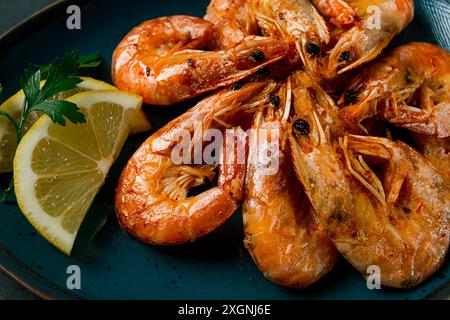 Fritto con spezie, gamberi reali, senza dividere, vista dall'alto, messa a fuoco selettiva, pesce, gamberi, niente gente Foto Stock