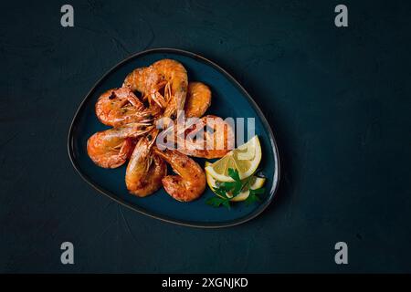 Fritto con spezie, gamberi reali, senza dividere, vista dall'alto, messa a fuoco selettiva, pesce, gamberi, niente gente Foto Stock