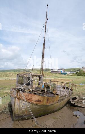 Barche abbandonate ad Askam a Furness, Cumbria Foto Stock