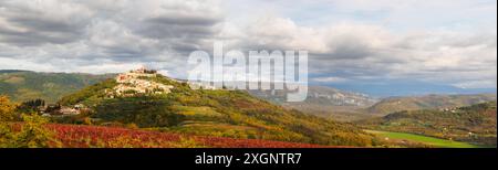 Panorama del grazioso villaggio di Motovun in Istria Foto Stock