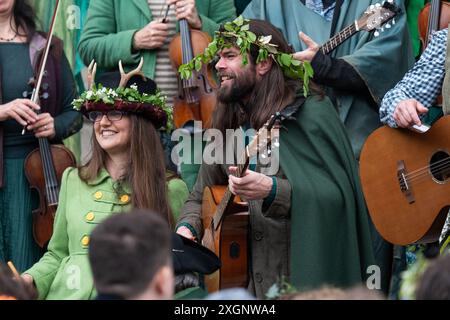 I membri della band Whrly suonano musica folk tradizionale alle May Morning Celebrations di Oxford Foto Stock