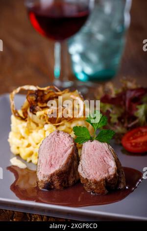 Filetto di maiale con pasta sveva Foto Stock