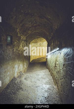 I tunnel del complesso delle grotte di Hellfire sono scavati nella collina calcarea di West Wycombe, Buckinghamshire. Foto Stock