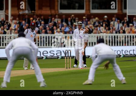 Londra, Inghilterra. 10 luglio 2024. L'inglese James Anderson Bowls durante il Rothesay Men's First test match giorno 1 tra Inghilterra e Indie occidentali al Lord's Cricket Ground. Crediti: Ben Whitley/Alamy Live News Foto Stock