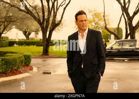 Bad Monkey (2024) serie TV creata da Bill Lawrence e con Vince Vaughn nel ruolo di Andrew Yancy (Vince Vaughn), che è stato rimbalzato dal dipartimento di polizia di Miami ed è ora un ispettore sanitario nelle Florida Keys e si imbatte in un caso che inizia con un braccio umano pescato dai turisti. Pubblicità ancora dall'episodio 1 **SOLO PER USO EDITORIALE***. Credito: BFA / Apple TV+ Foto Stock