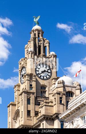 La torre dell'orologio del Liver Building a Liverpool Foto Stock