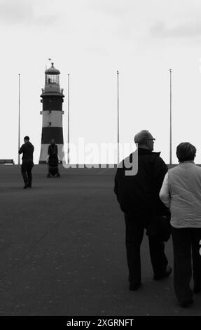 Faro Smeatons Tower, Plymouth Hoe sulla costa meridionale del Devon, Inghilterra, bianco e nero Foto Stock