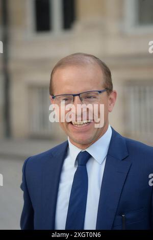 Parigi, Francia. 7 febbraio 2021. Il neoeletto deputato francese Thibault Bazin arriva all'Assemblea nazionale francese a Parigi il 9 luglio 2024, dopo il secondo turno delle elezioni legislative francesi. Foto di Karim Ait Adjedjou/ABACAPRESS. COM credito: Abaca Press/Alamy Live News Foto Stock