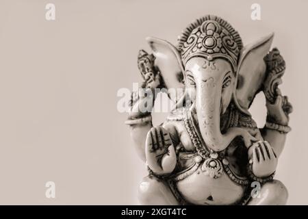 Lord Ganesha antica scultura per celebrare il festival Ganesh Foto Stock