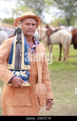 Curaca, bahia, brasile - 7 luglio 2024: Il cowboy nordorientale prende parte alla messa in onore della sua professione nella città di Curaca. Foto Stock