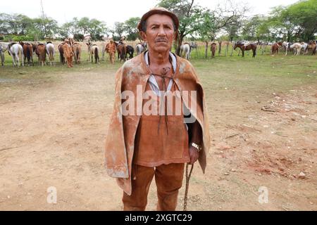 Curaca, bahia, brasile - 7 luglio 2024: Il cowboy nordorientale prende parte alla messa in onore della sua professione nella città di Curaca. Foto Stock