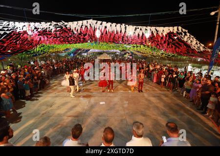 Rodelas, bahia, brasile - 15 giugno 2024: Gruppo esegue la danza di piazza Sao Joao nella città di Rodelas. Foto Stock