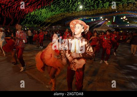 Rodelas, bahia, brasile - 15 giugno 2024: Gruppo esegue la danza di piazza Sao Joao nella città di Rodelas. Foto Stock