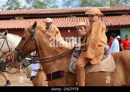 Messa in onore dei cowboy curaca, bahia, brasile - 7 luglio 2024: Il cowboy nordorientale prende parte alla messa in onore della sua professione nella città di Curaca. CURACA BAHIA BRASILE Copyright: XJoaxSouzax 07070724JOA027 Foto Stock