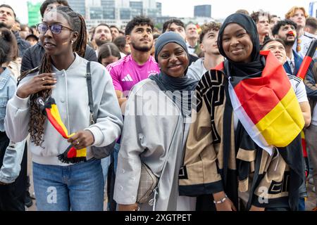 Amburgo, osservazione pubblica di Fussball EM-2024. 05.07.2024, EU, DEU, Deutschland, Amburgo: Fussball EM-2024. Vista pubblica beim Spiel Deutschland - Spanien auf dem Heiligengeistfeld a St. Pauli. UE, DEU, Germania, Amburgo, Amburgo: Campionato europeo di calcio 2024 visione pubblica della partita Germania-Spagna sull'Heiligengeistfeld di St Pauli. Foto Stock