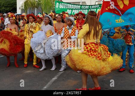 Sao Joao Square dance Group olindina, bahia, brasile - 22 giugno 2024: Ballo di gruppo Square dance alle feste di Sao Joao nella città di Olindina. OLINDINA BAHIA BRASILE Copyright: XJoaxSouzax 220624JOA440 Foto Stock