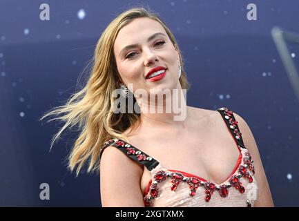 Berlino, Germania. 10 luglio 2024. L'attrice e produttrice leader Scarlett Johansson parteciperà alla prima tedesca del film "alla luna" al cinema Zoo Palast. Il film parla della corsa alla luna negli anni '1950 e '1960 Sarà distribuito nei cinema il 12 luglio 2024. Crediti: Jens Kalaene/dpa/Alamy Live News Foto Stock