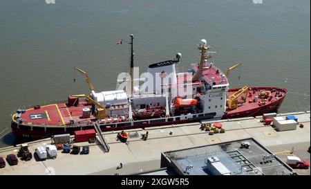 CCG Pierre Radisson rompighiaccio a Port de Quebec, provincia del Quebec, Canada, Nord America Foto Stock