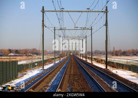 Treno intercity ICM Koploper tra Rotterdam e Gouda a Nieuwerkerk gestito da NS Netherlands Foto Stock