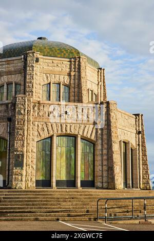 Osservatorio storico Vista House con prospettiva a livello di occhi di vetro colorato Foto Stock