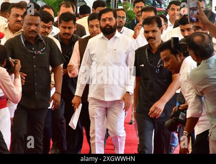 Mumbai, India. 10 luglio 2024. MUMBAI, INDIA - 10 LUGLIO: Maharashtra cm Eknath Shinde arrivò a Vidhan Bhavan durante la sessione dell'Assemblea dei monsoni, il 10 luglio 2024 a Mumbai, India. (Foto di Bhushan Koyande/Hindustan Times/Sipa USA) credito: SIPA USA/Alamy Live News Foto Stock