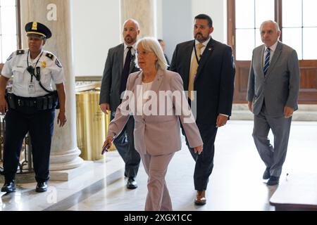 Washington, Vereinigte Staaten. 10 luglio 2024. Il senatore degli Stati Uniti Patty Murray (democratico di Washington) è visto prima di un incontro con il presidente dell'Ucraina Zelenskyy a Washington DC. Zelenskyy è negli Stati Uniti per il vertice NATO, mercoledì 10 luglio 2024. Crediti: Aaron Schwartz/CNP/dpa/Alamy Live News Foto Stock