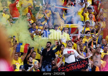 I tifosi della Romania hanno visto durante il turno di UEFA Euro 2024 tra le squadre nazionali di Romania e Paesi Bassi all'Allianz Arena di Monaco, Germania (Mac Foto Stock