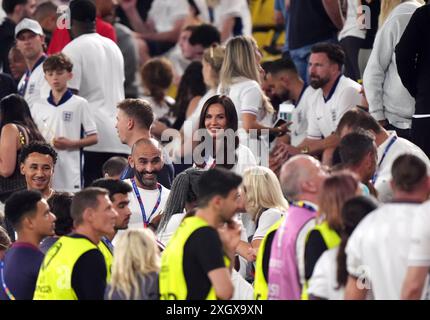 Ellie Alderson, partner dell'inglese Ollie Watkins, celerbata in tribuna dopo la semifinale di UEFA Euro 2024 al BVB Stadion Dortmund di Dortmund, Germania. Data foto: Mercoledì 10 luglio 2024. Foto Stock