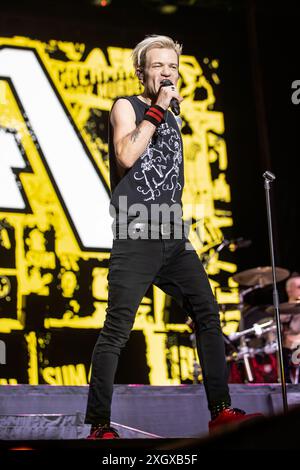 Milano Italia. 9 luglio 2024. La rock band canadese SUM 41 si esibisce dal vivo sul palco dell'Ippodromo SNAI San Siro durante gli "i-Days Milano Coca-Cola 2024". Foto Stock