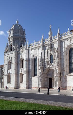 Mosteiro dos Jeronimos, l'ex monastero dell'ordine di San Girolamo con il suo stile gotico manuelino, vicino al fiume Tago, Lisbona, Portogallo. Foto Stock