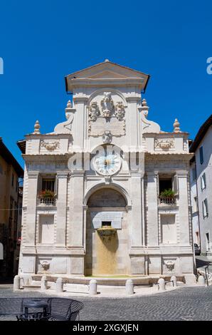 Spoleto, Perugia, Italia, Fontana di piazza del mercato, solo editoriale. Foto Stock