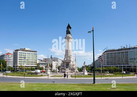 Piazza Marquês de Pombal (Piazza Marquês de Pombal) e il suo monumento iconico che si affaccia sull'Avenida da Liberdade sullo sfondo, Lisbona, Portogallo Foto Stock