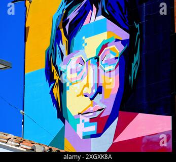 Colorato ritratto di strada di John Lennon a Torremolinos in Spagna Foto Stock