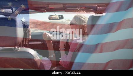 Immagine della bandiera degli stati uniti su diverse donne in auto in spiaggia Foto Stock