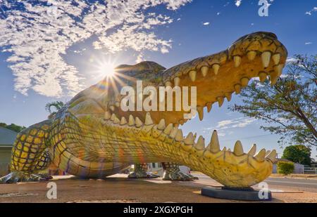 Primo piano della foce del coccodrillo, statua del più grande coccodrillo di acqua salata mai catturato di Krys, Normanton, Golfo di Carpentaria, Queensland, Australia Foto Stock