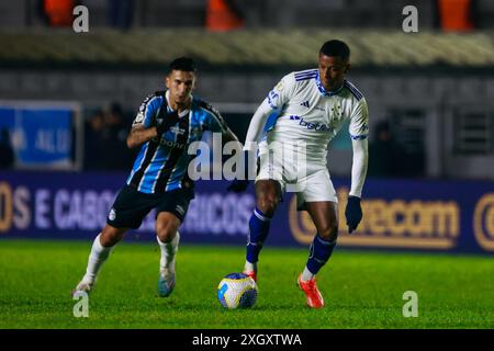 Caxias do sul, Brasile. 10 luglio 2024. RS - CAXIAS DO SUL - 07/10/2024 - BRASILIANO A 2024, GREMIO x CRUZEIRO - Arthur Gomes Cruzeiro giocatore durante una partita contro Gremio allo stadio Francisco Stedile per il campionato brasiliano A 2024. Foto: Luiz Erbes/AGIF credito: AGIF/Alamy Live News Foto Stock