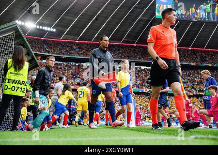 Monaco, Germania. 2 luglio 2024. Virgil Van Dijk (Paesi Bassi) è stato visto durante il turno di UEFA Euro 2024 tra Romania e Paesi Bassi all'Allianz Arena. Punteggio finale; Romania 0:3 Paesi Bassi. (Foto di Maciej Rogowski/SOPA Images/Sipa USA) credito: SIPA USA/Alamy Live News Foto Stock