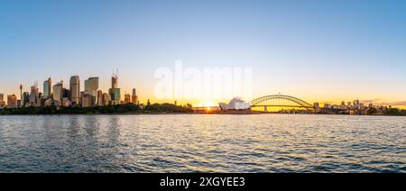 Splendido panorama dello skyline di Sydney al tramonto, New South Wales, Australia Foto Stock