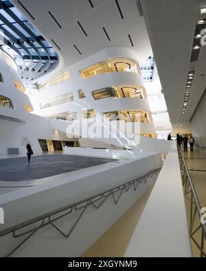 Vienna, Austria - Biblioteca, Campus WU / Vienna University of Economics and Business Campus di Zaha Hadid Architects Foto Stock