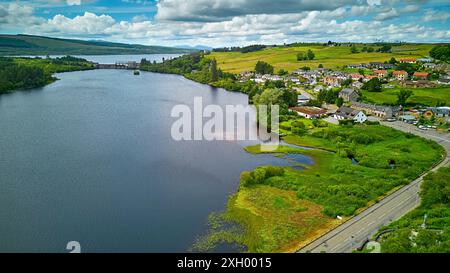 Il villaggio di Lairg Sutherland in Scozia ospita Loch Shin e la diga presso la centrale elettrica di Lairg Foto Stock