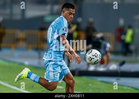 LIMA, PERÙ - FEBBRAIO 27: Joao Grimaldo dello Sporting Cristal durante la partita CONMEBOL Libertadores 2024 Sporting Cristal V sempre pronto all'Estadio Naciona Foto Stock