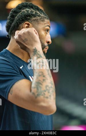 L'attaccante dei Los Angeles Laker Power Anthony Davis si scalda prima della partita di basket USA vs Canada alla T-Mobile Arena Foto Stock