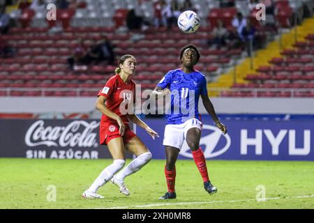 Brooklyn Courtnall del Canada e Vicki Becho della Francia durante la partita di Coppa del mondo femminile FIFA U-20 Costa Rica Francia contro Canada il 14 agosto 2022. (PH Foto Stock