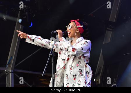 La cantante e cantautrice Hollie Cook al Bristol Sounds Music Festival, Bristol, Regno Unito. 23 giugno 2024. Foto Stock