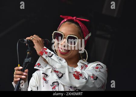 La cantante e cantautrice Hollie Cook al Bristol Sounds Music Festival, Bristol, Regno Unito. 23 giugno 2024. Foto Stock